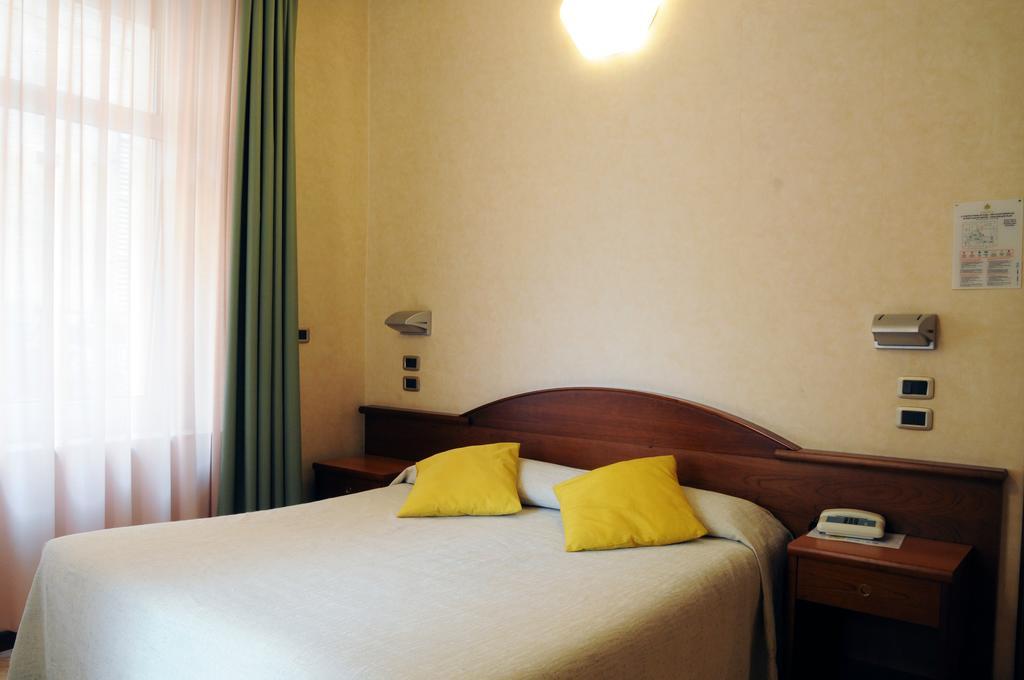 Hotel Button Parma Exterior photo